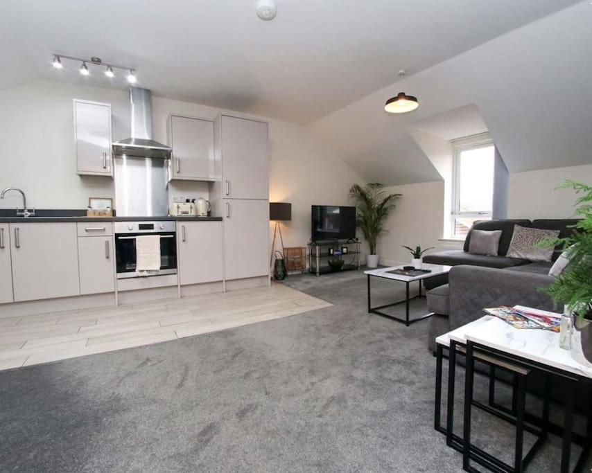 Luxe Living Guest House-Sleeps 6-Private Parking-Free Wifi-Beach-City Swansea Dış mekan fotoğraf