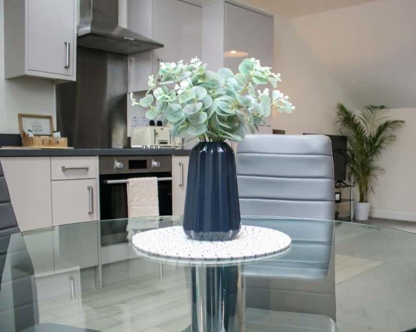 Luxe Living Guest House-Sleeps 6-Private Parking-Free Wifi-Beach-City Swansea Dış mekan fotoğraf