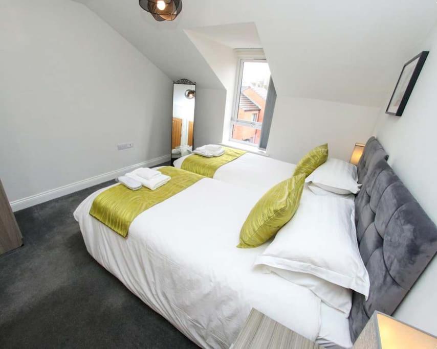 Luxe Living Guest House-Sleeps 6-Private Parking-Free Wifi-Beach-City Swansea Dış mekan fotoğraf