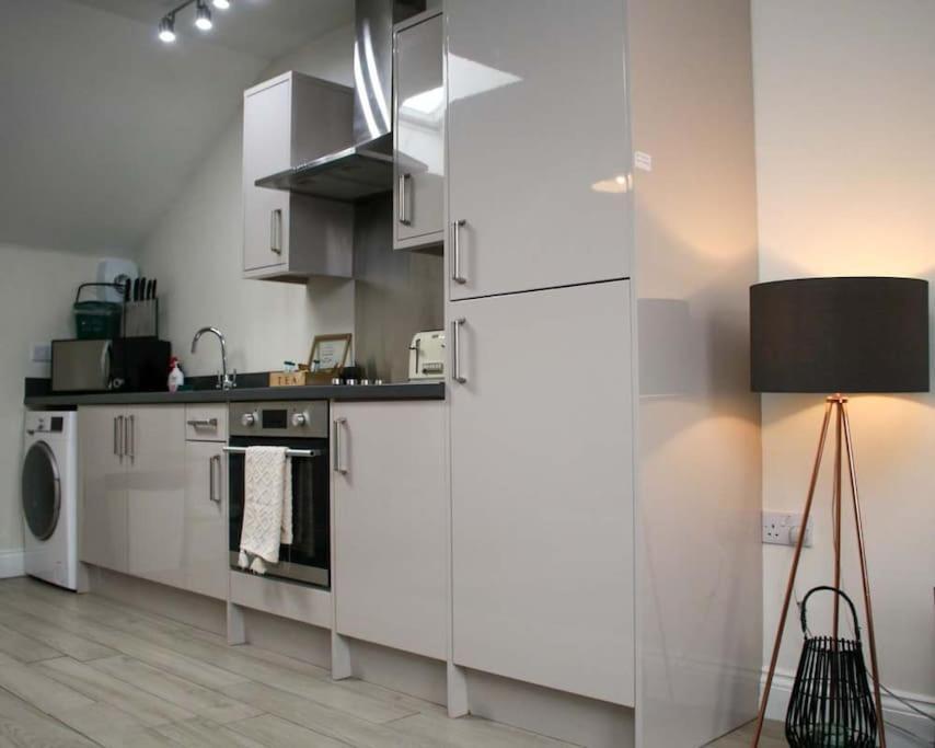Luxe Living Guest House-Sleeps 6-Private Parking-Free Wifi-Beach-City Swansea Dış mekan fotoğraf