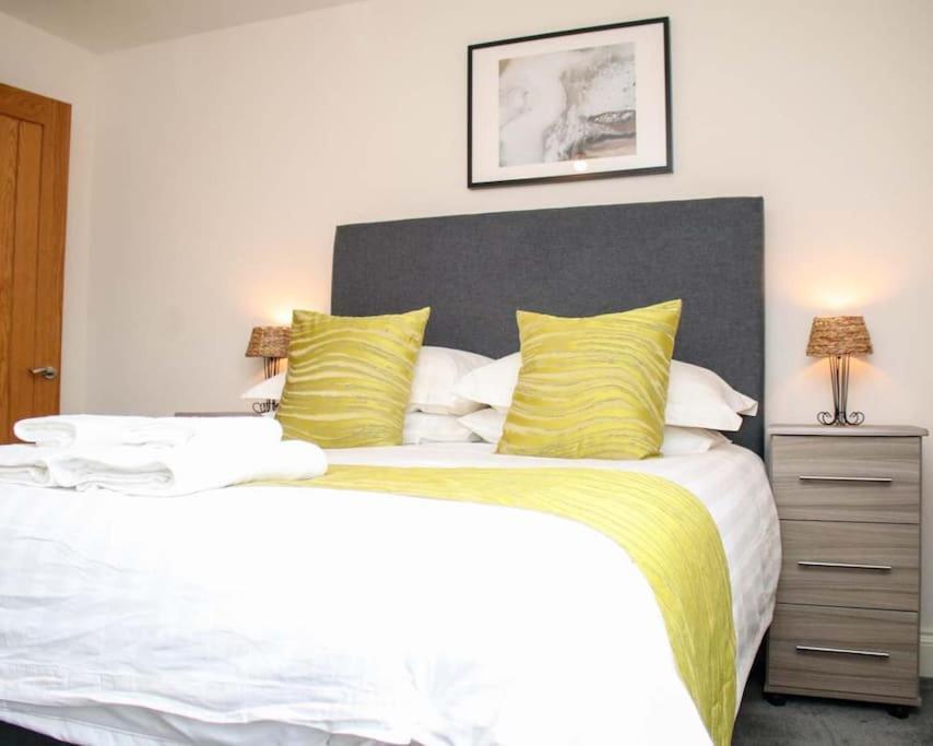 Luxe Living Guest House-Sleeps 6-Private Parking-Free Wifi-Beach-City Swansea Dış mekan fotoğraf