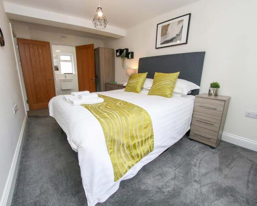 Luxe Living Guest House-Sleeps 6-Private Parking-Free Wifi-Beach-City Swansea Dış mekan fotoğraf