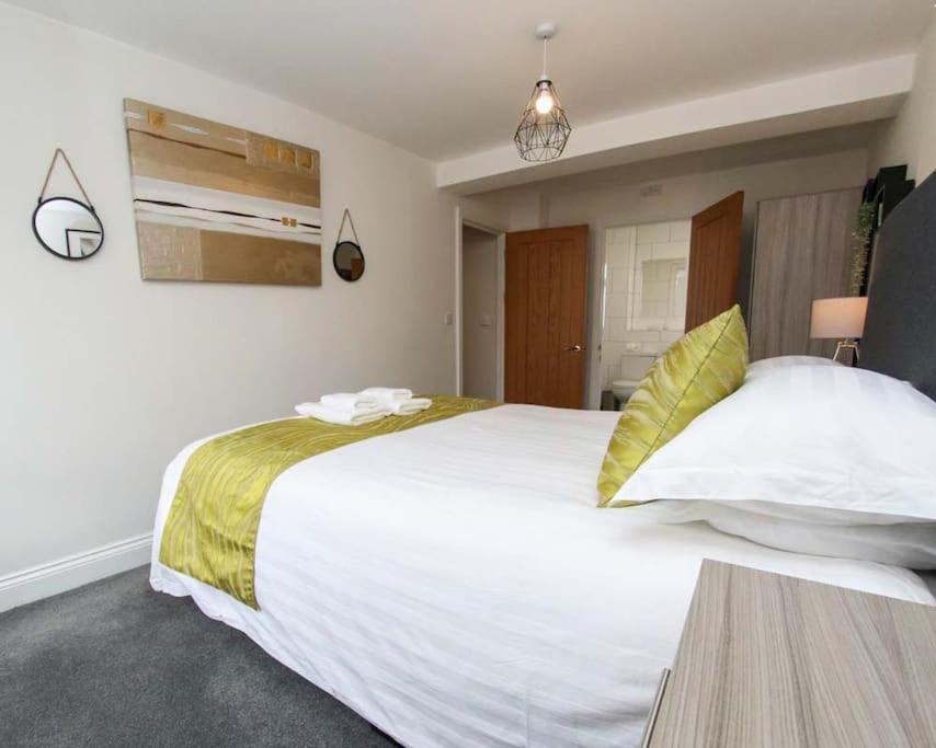 Luxe Living Guest House-Sleeps 6-Private Parking-Free Wifi-Beach-City Swansea Dış mekan fotoğraf